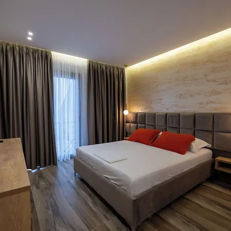 Apartment Flori *